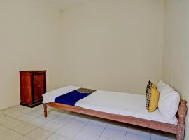 SPOT ON 92902 Sunyoto Homestay Syariah，位于Mojokerto的酒店