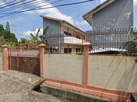 OYO 93060 Wisma Astukara Syariah Near Sejahtera Department Store Pinrang，位于Enrekang的酒店