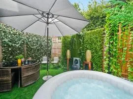 St Augustines City Centre Canterbury 10 Bed Themed Retreat with Hot Tub & Parking