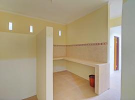OYO Life 92953 Nirmala Kost，位于新加拉惹的酒店