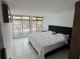 Alojamiento Privado en Avenida Principal，位于马尼萨莱斯的民宿