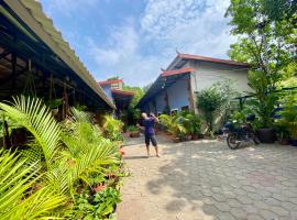 Derm Svay Guesthouse - yoga & cafe，位于贡布的酒店