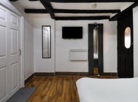 Tudor Oaks Lodge Stevenage North，位于Astwick的酒店