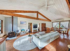 Rustic Treehouse - Aireys Inlet，位于爱丽丝湾的酒店
