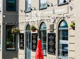 OYO Ruby Pub & Hotel，位于布莱顿霍夫的酒店