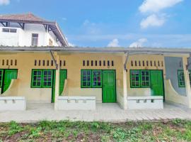 OYO Life 93256 Kos Meninting，位于Montongbuwoh的酒店