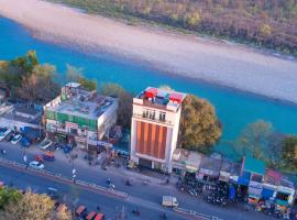 Hotel River Heaven by TNT Ventures，位于瑞诗凯诗Dehradun Airport - DED附近的酒店