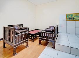 OYO LIFE 93634 Penginapan D'palinggihan Syariah，位于井里汶的酒店