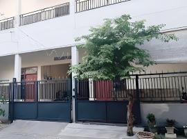 Hotel O Homestay Bu Sun SyariahNearTaman Rekreasi & Pemandian Taman Suruh，位于诗都阿佐的酒店