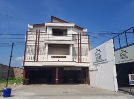 OYO 93709 Rose Inn 2，位于棉兰的酒店