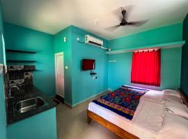 ROYAL GRAND RESIDENCY near Paradise Beach，位于蓬蒂切里的酒店