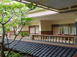 SPOT ON 93739 Insanta Hotel Near Masjid Baitul Aman，位于Midang的酒店