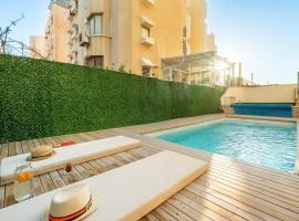 Netanya Beachfront Bliss Apartments by Sea N' Rent，位于内坦亚的酒店