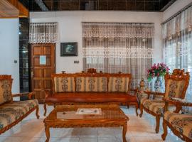 OYO 93706 Penginapan Syariah Hj. Kenan，位于武吉丁宜的酒店