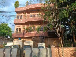 OYO 93753 Rafira Losmen NearYani Heahlerr，位于Rantau的酒店