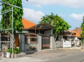 SPOT ON 93755 Siwalanpanji Homestay Syariah