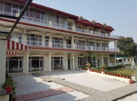 Skyview Stays I Party Lawns I Adjacent The Good Club I 1km Sukhna lake,Rock Garden & High Court I，位于钱德加尔的酒店