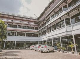 Capital O 93602 Hotel Tempoa Inn，位于占碑市的酒店