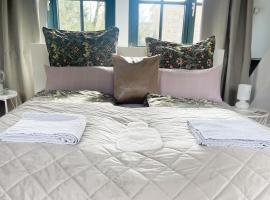 Charmante Wohnung im Hinterhof，位于新基兴-弗卢因的酒店