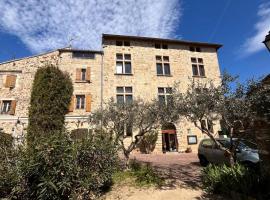 auberge des trois ami-es，位于维扎克的宾馆