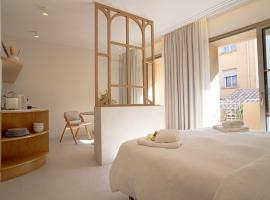 Maison Raphaël studios - Plages, Ville et Gare à Pied，位于圣拉斐尔的酒店