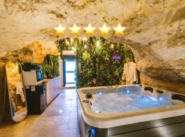 La Grotte Fleurie - Classé 5 Étoiles，位于Mussidan的酒店