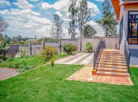 Plush Serene home next to Thika Greens Golf Estate，位于Thika的酒店