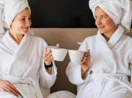 Boutique Hotel Azur，位于德哈恩的酒店