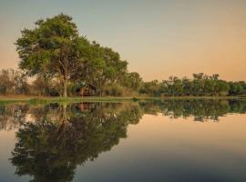 Khwai Mokoro Safaris and Campsites，位于Khwai的带停车场的酒店