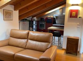 La Mansardina，位于帕尔马诺瓦的酒店