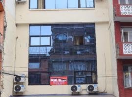 OYO 820 Hotel Natraj，位于加德满都特里布万国际机场 - KTM附近的酒店