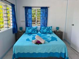 Chez Guy , chambre familiale，位于Tiputa的带停车场的酒店