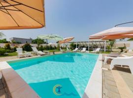 Villa Leonardo - Pool and Private Restaurant，位于新福卡的酒店