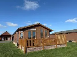 Eden Lodge-Tranquil-Hot Tub-Fishing-7m to Beach