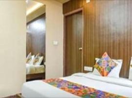 Tak International Hotel，位于乌代浦达博克机场 - UDR附近的酒店