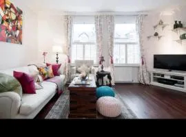 Sunny room with private bath & terrace in Clapham Junction minutes from Victoria, Waterloo, Gatwick