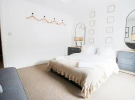 Treorchy Terrace Grand Villa In Stunning Rhondda Valley By StayStaycations