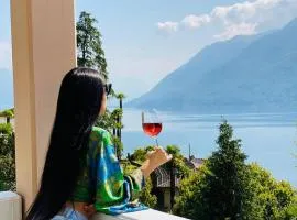 Spectacular penthouse with lake views in central Brissago