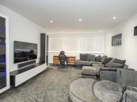 Stylish 3-Bedroom in Orpington