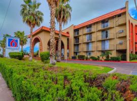 24街凤凰城机场希尔顿合博套房酒店，位于凤凰城的酒店