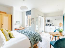The Willows Boutique Stays Central Whitby，位于惠特比的公寓