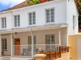 Lovely cottage in the Brewery Yard，位于Jamestown的酒店