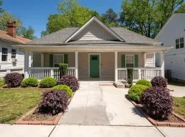 Modern 3-bedroom, big fence yard, Pets stay free