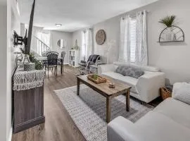 Serene Corner Cottage with Hot Tub home