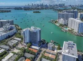 Lux Designer Apt 2BR and 2BA in the Heart of MIA Beach