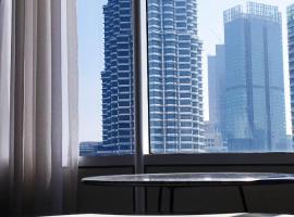 Sky Suites KLCC Apartment by Family Room Stay，位于吉隆坡的自助式住宿