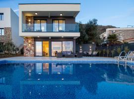 Villa Aurora Azure - Luxury Infinity Pool Resort，位于Katun的别墅