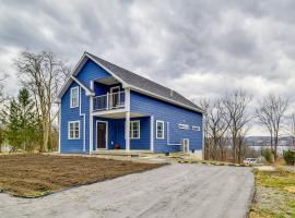 Seneca Lake Wine Trail Studio w/ Water View!，位于Hector的酒店
