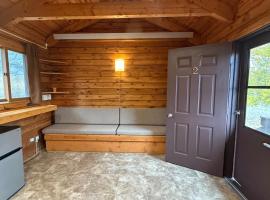 Cozy little pet-friendly cabin，位于卡斯特的酒店