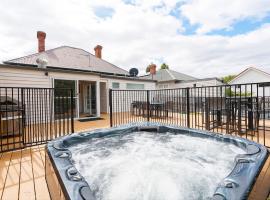 Wilson Cottage - Historic Charm meets Modern Comfort，位于桑迪湾的酒店
